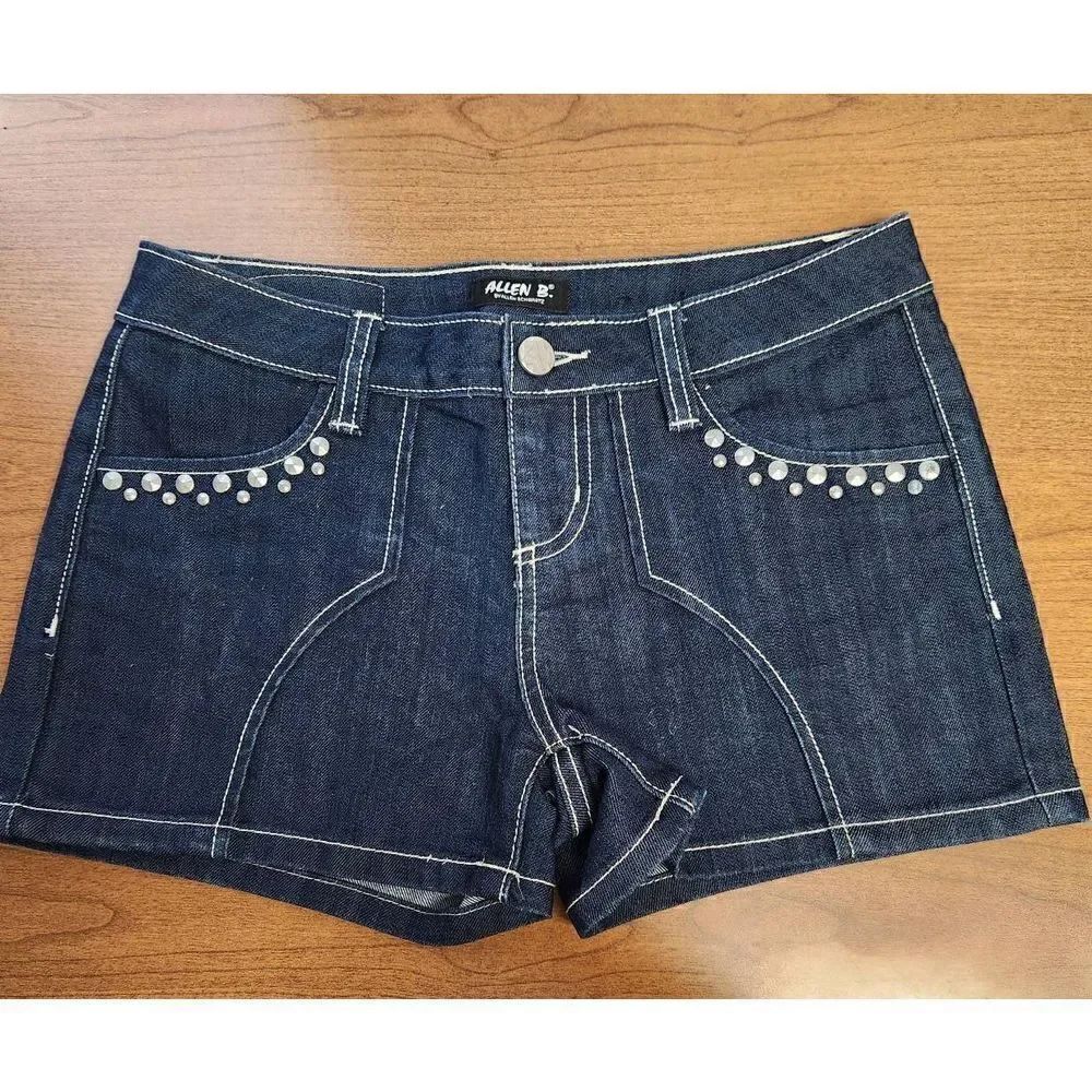 💕NWOT Allen B BY Allen Schwartz size 4 denim shorts with Studded accents